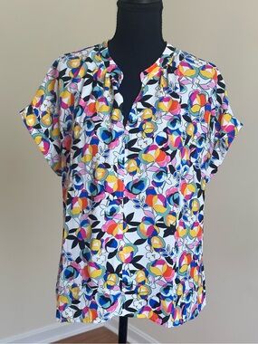 W5 Colorful Floral Printed Short Sleeve V-Neck Polyester Blouse Top NWOT Medium